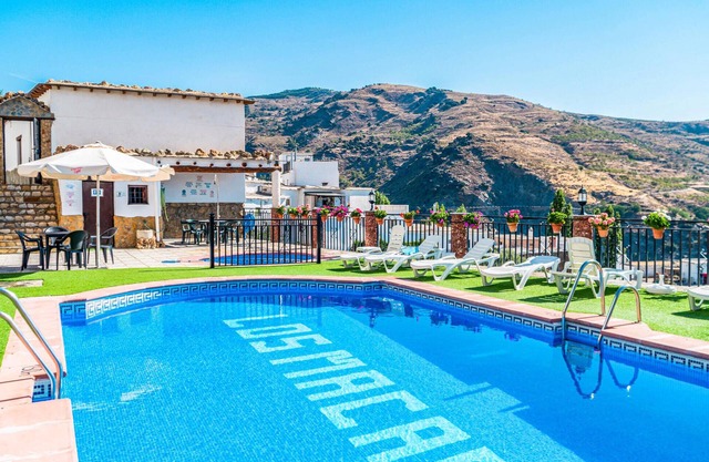Cozy home in Mecina Bombarón