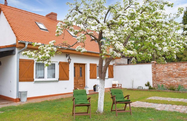 Cozy home in Nowe Warpno with lake view