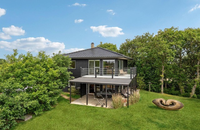 Cozy home in Skjern with WiFi