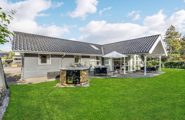 Cozy home in Slagelse with kitchen