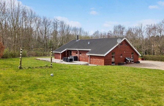 Cozy home in Spøttrup with sauna