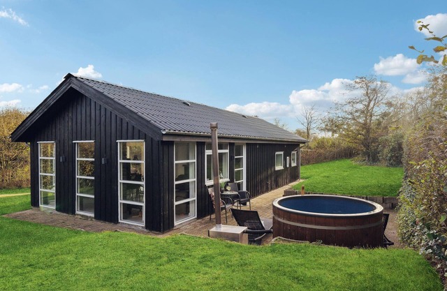 Cozy home in Struer with WiFi