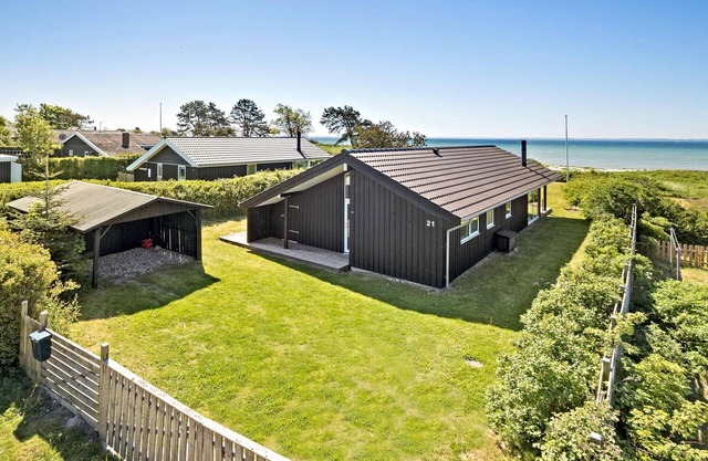 Cozy home in Sydals with house sea view