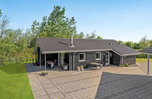 Cozy home in Tarm with kitchen