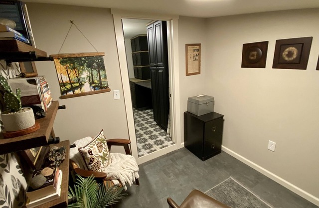 Cozy home in the heart of Waleska! Right beside Reinhardt University.