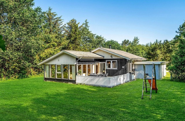 Cozy home in Thyholm with WiFi