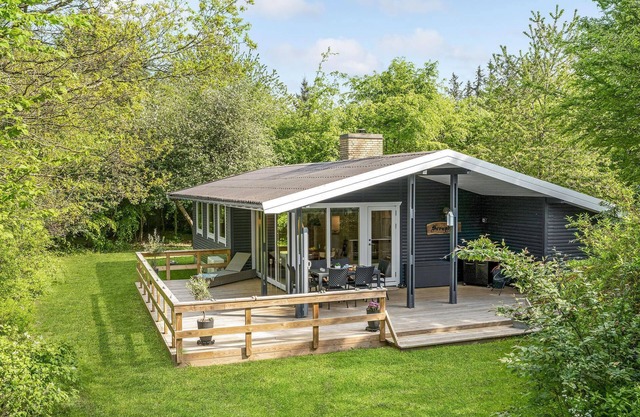 Cozy home in Thyholm with WiFi