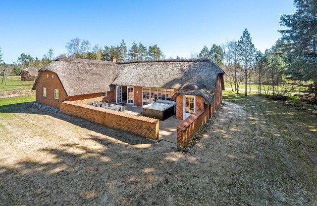 Cozy home in Ulfborg with sauna