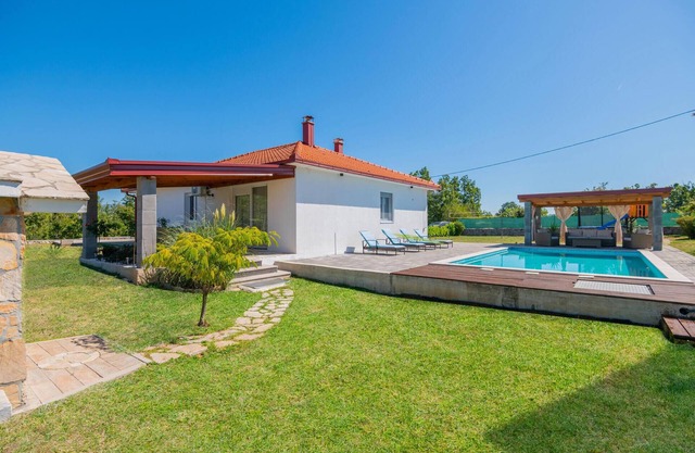 Cozy home in Vinjani Gornji with WiFi
