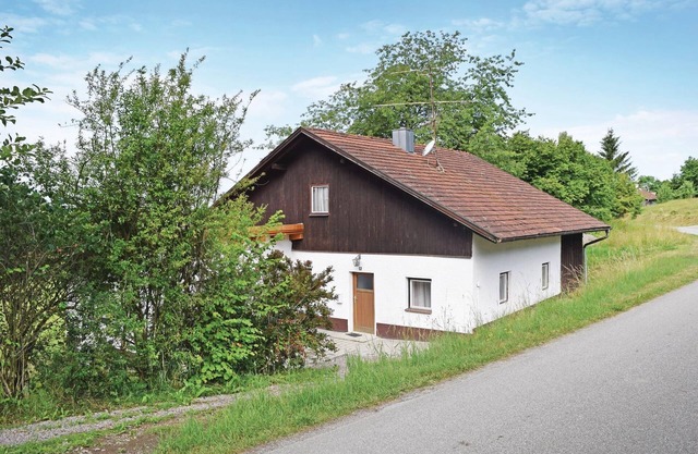 Cozy home in Wiesenfelden with kitchen