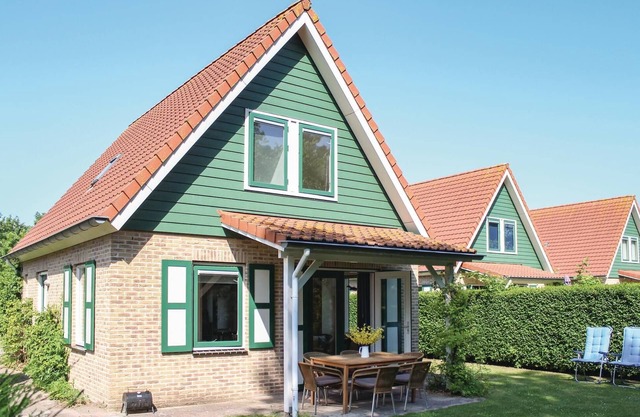 Cozy home in Zonnemaire with WiFi