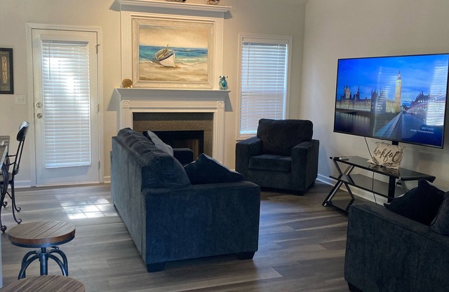 Cozy Home minutes from Helen ! Enjoy Ping Pong and Shaved Ice