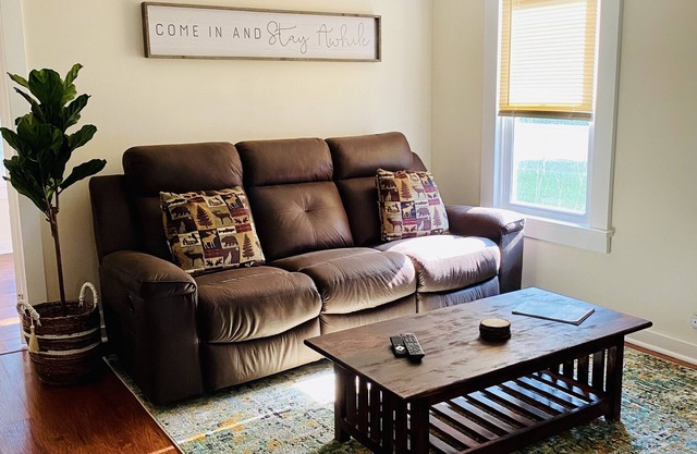 Cozy Home, Minutes from Killington! Washer/Dryer & Free Disney+/Peacock!