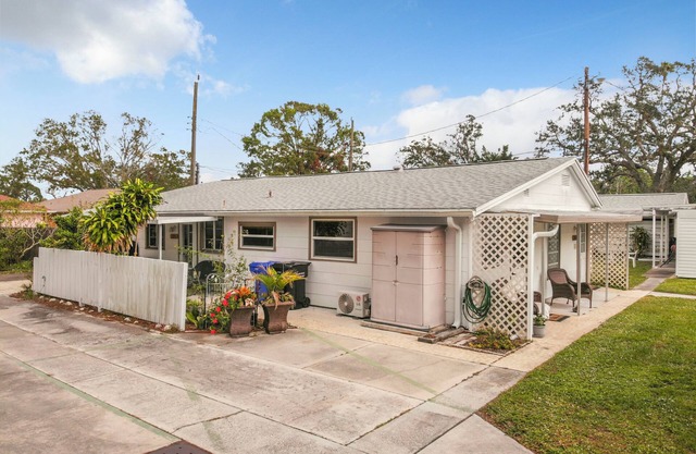 Cozy Home Next to Venice Island w/Private Hot Tub and Pet Friendly