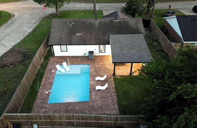 Cozy Home Pool, Patio, BBQ! 5BR