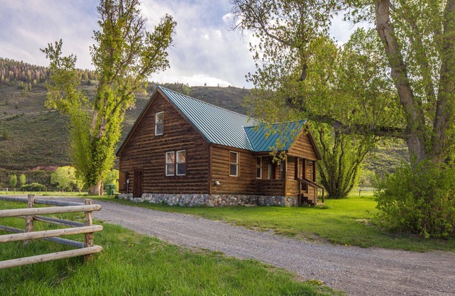 Cozy Home - Private - Stunning Views - Between Ridgway and Ouray