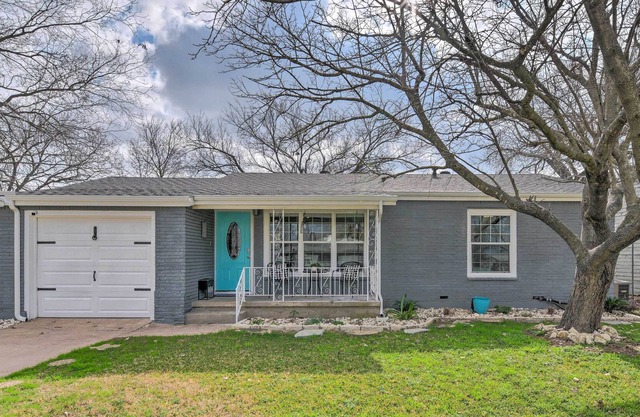 Cozy Home w/Fire Pit: 3 Mi to Lake Whitney!