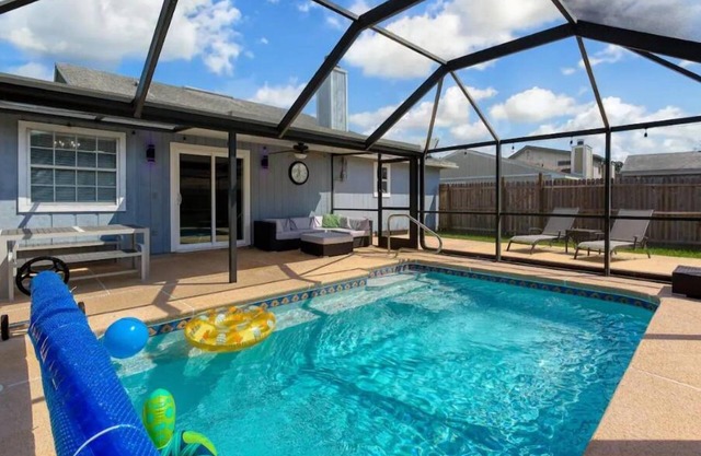 Cozy Home with Heated Private Pool and Pationn