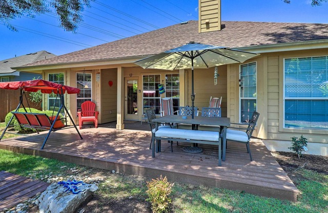 Cozy Home with Patio & Yard, 3 Mi to Lake Travis!