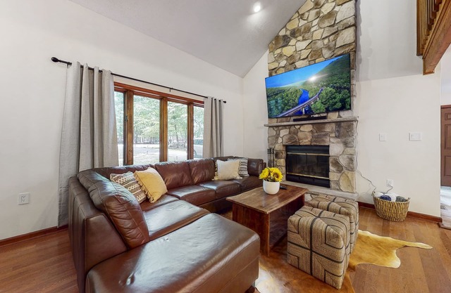 Cozy Home with Theater Room and Hot Tub