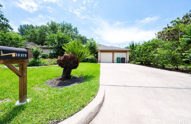 Cozy & Homey ~ ♛Queen Beds ~ ☀Patio ~ Free Parking