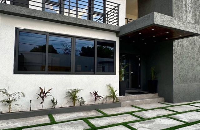 Cozy hotel in enjoyable Kingston with AC, WiFi