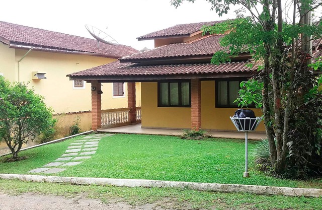 Cozy House in Gated Community -3 bedrooms (1 suite)-3 bathrooms-Internet