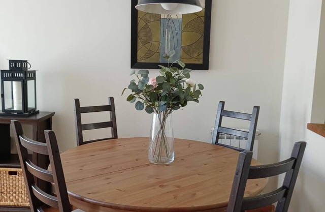 Cozy House in Villanúa: 4BR, Patio, Garage - Sleeps 8