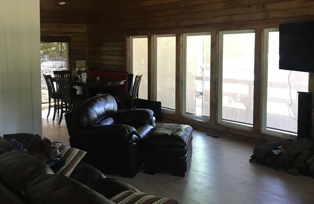 Cozy House Lake Tenkiller - Sleeps 6 extra rooms available up to 10 people