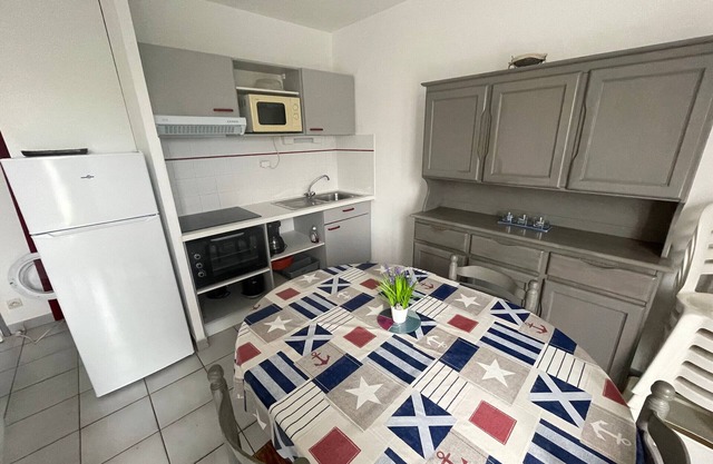 *Cozy House Near Beach and Town Center with Private Garden*
