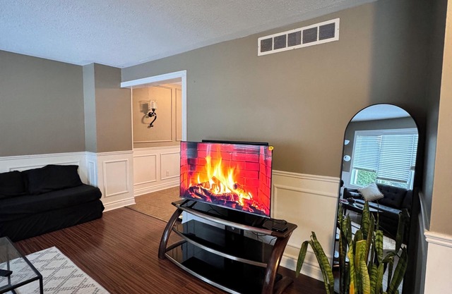 Cozy house near Western and Masonville mall
