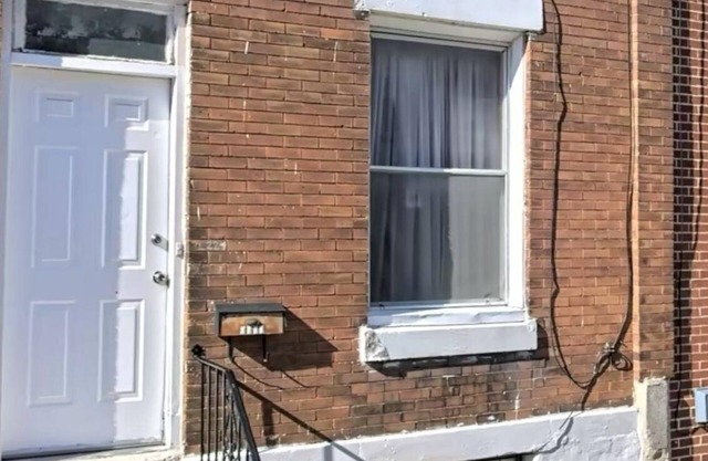 Cozy House, quiet block with plenty of natural light.
