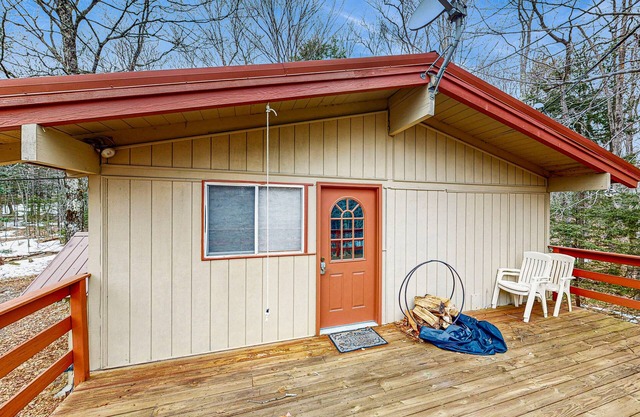 Cozy house w/clubhouse heated pool, fireplace, balcony, jacuzzi, w/d, wifi