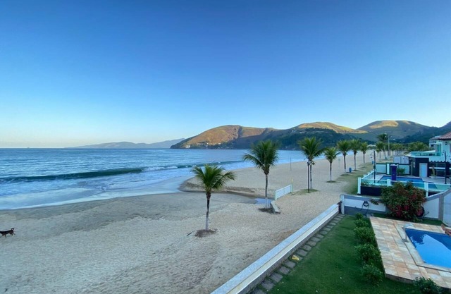 Cozy house with pool, 4 bedrooms (2 suites) next to the beach