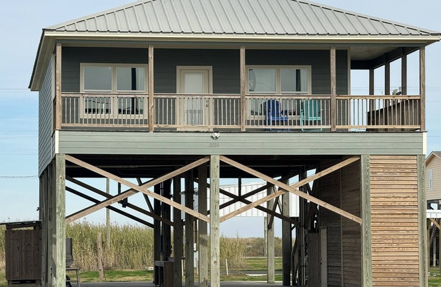 Cozy House with Ocean view perfect for big groups. Pet friendly!