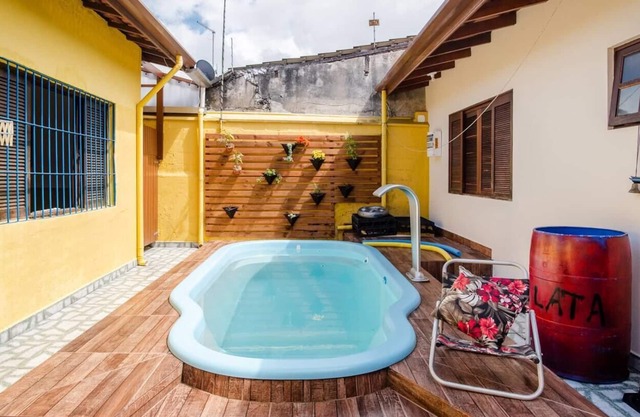 Cozy house with pool, barbecue, Netflix and fast internet in Caragua
