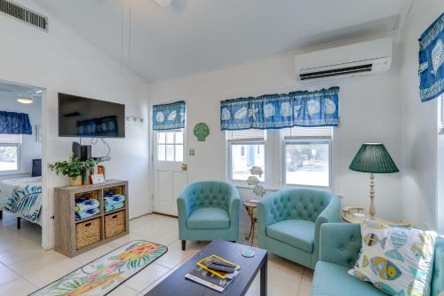 Cozy Indian Rocks Beach Cottage Steps to Seawall!