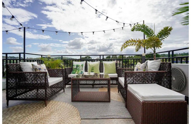 Cozy Industrial Chic Apt,Netflix+Balcony,Antipolo