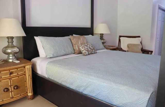 Cozy Island Studio - 5 Min Drive to Grace Bay