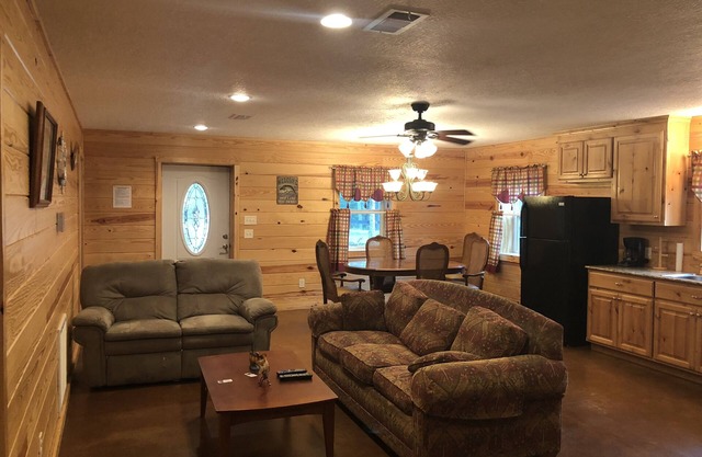 Cozy Lake Area Cabin! Sandy Beaches nearby and close to boat launch!