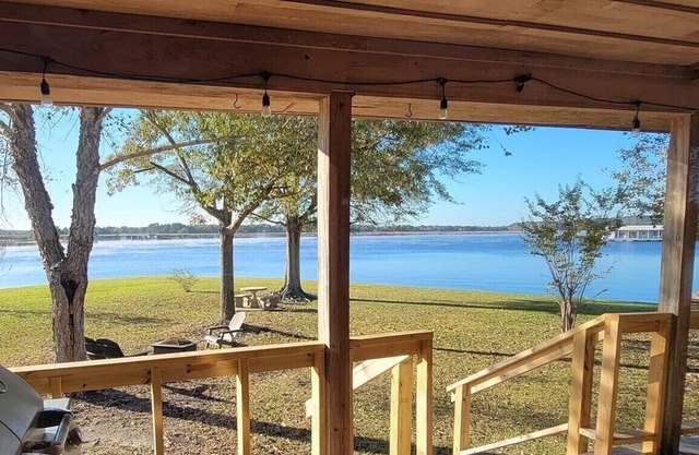 Cozy Lake House with Amazing Views Close to Hooks Marina