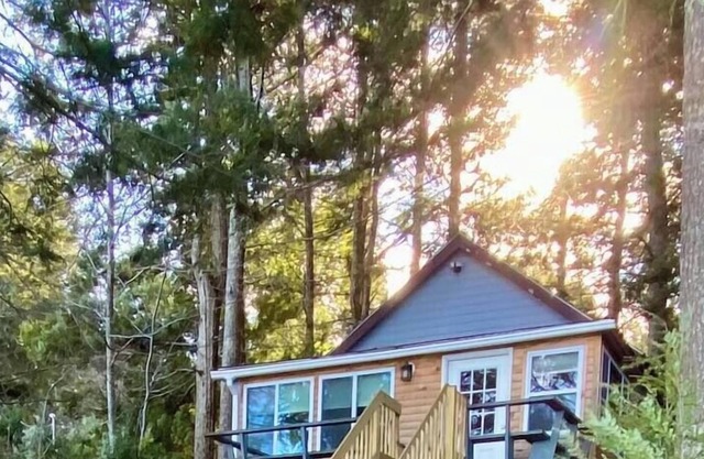 Cozy Lakefront Cabin near Acadia National Park