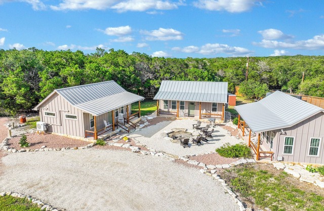 Cozy Lakehouse Charm + Firepit & Pickleball Fun