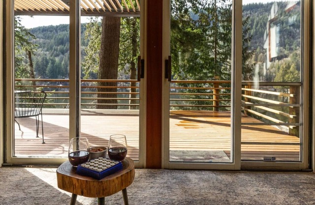 Cozy Lakeside Cabin w/Dock & Stunning Views