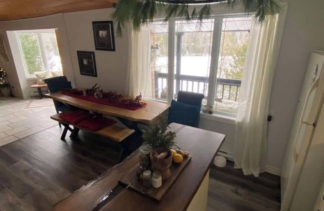 Cozy Lakeview Chalet in the Laurentian's.