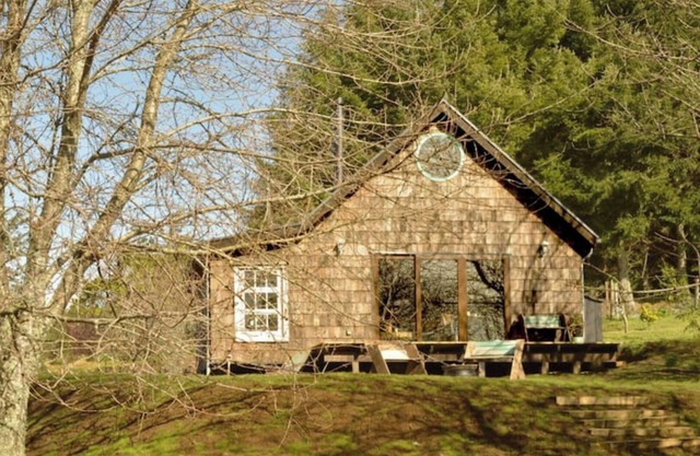 Cozy little house surrounded by fruit trees in a private condominium.