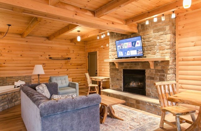 Cozy Lodge Fireplace Suite in Ohio's Amish Country