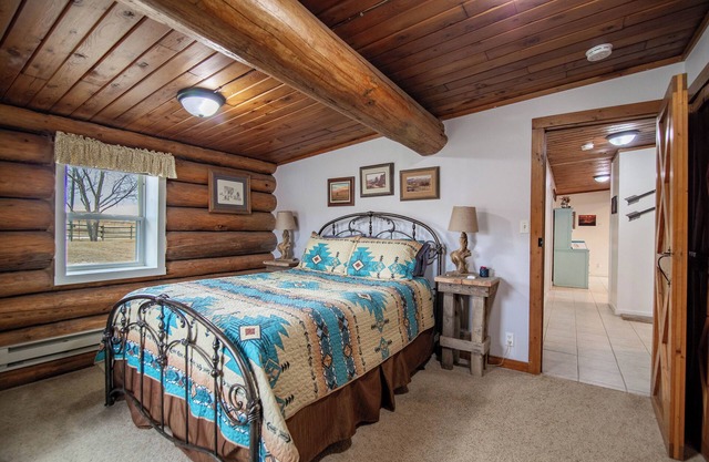 Cozy Lodge near Theodore Roosevelt National Park and Medora, ND Sleeps 6 to 8