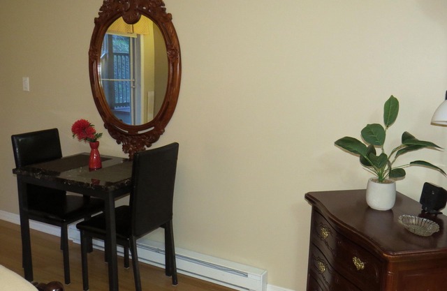Cozy loft for two with king bed and even a kitchenette . Rest, romance or work