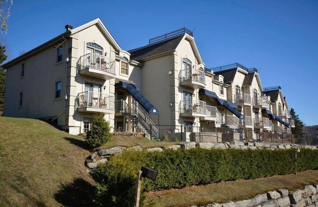 Cozy Loft in the Heart of St-Sauveur Village!